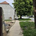 U Staroj Pazovi kabl bez uzemljenja preti prolaznicima, Opština: Dođite lično da prijavite