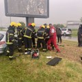 Brzom intervencijom vatrogasaca u Kragujevcu spašena osoba iz smrskanog vozila