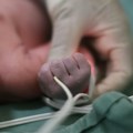 Preminuli prevremeno rođeni blizanci, nakon što su ih lekari pustili kući na zahtev majke