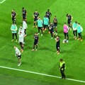 Marko Arnautović sa štakama došao pred Delije, a onda se začula pesma posvećena samo njemu