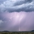 Nevreme praćeno gradom zahvatilo Podgoricu, deo grada ostao bez struje