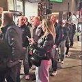 VIDEO Dijaspora i dalje uveliko glasa: Veliki redovi u Beču i Parizu i tokom večeri