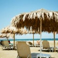 Grčka menja pravila za peškire i suncobrane: Nema više „zabranjenih“ plaža