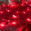 Pirej je noćas goreo! Nestvarne scene u prestonici Grčke: Pogledajte kako su navijači Olimpijakosa proslavili istorijski…