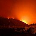 Šest kuća uništeno u požaru koji je izazvan vatrometom u blizini Los Anđelesa