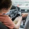 Srbi često rade jednu stvar čim uđu u auto Ne znaju da šteti motoru, startujte ga isključivo ovako!