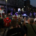 Noć pred gradskom kućom u Zaječaru: Šatori razapeti, opozicija traži uvid u izborne materijale: "Izbori su pokradeni"