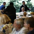 Papa Lav XIV organizovao ručak za izbeglice, beskućnike i siromašne: Na meniju lazanje, pečenje i desert