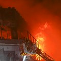 Деца искакала кроз прозор, ватра прогутала целу зграду, погинуо мушкарац: Драматичан снимак пожара у Стразбуру
