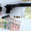 Policija mu pronašla pištolj sa prigušivačem, municiju i paketiće heroina Uhapšen mladić iz Obrenovca