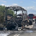 Lančani sudar kod „Šumara“: Izgoreo autobus, petoro povređenih (FOTO)