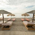 Da li su ovo najskuplje ležaljke na Jadranu? Na ovim plažama u Crnoj Gori nema žive duše, ni zarade