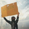 Francuska policija ispaljivala suzavac na učesnike srednjoškolskih demonstracija