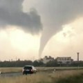 Zastrašujući snimak iz mađarske Superćelijska oluja napravila tornado, podignuta uzbuna drugog stepena (video)