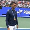 Nole oduševio u Njujorku: Đoković se pojavio sa olimpijskim zlatom oko vrata! Ne odvaja se od medalje! (video)