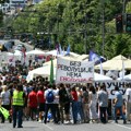 Članovi akademske zajednice petnaesti dan protestuju ispred Vlade Srbije