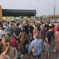 (VIDEO) U Valjevu uhapšen gimnazijalac, građani izašli pred policijsku stanicu