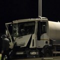 (Foto, video) Sudar dva kamiona Saobraćajna nesreća u Novom Sadu: Uviđaj je u toku