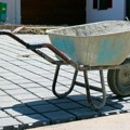 Ministarstvo: Poslodavci i zaposleni da primenjuju mere bezbednosti za vreme vrućina