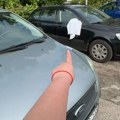 Zašto neki vozači vezuju beli peškir za retrovizor? Malo ljudi zna šta ova poruka zapravo znači
