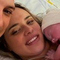 "Izgubila sam više od litar krvi": Influenserka nakon porođaja prošla kroz pakao, život joj visio o koncu