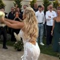Evo ko je uhvatio bidermajer na svadbi Jelene Jovičić Buket završio u rukama čuvene glumice (66), gosti u transu, oduševila…