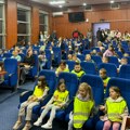 Osnovci tražili od leskovačke vlasti: zelenilo, balon salu, klima uređaje, kabinete i školsku kuhinju, a mlađi lopte, mreže i…