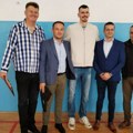 "Ovde mi je srve puno": Boriša Simanić posetio školu koju je pohađao!