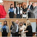 (Foto) niču dve nove osnovne škole Gradonačelnik Milan Đurić obišao radove: U Novom Sadu je nikao ceo jedan mali grad u…
