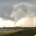 Tornado u Mađarskoj: Neverovatni snimci iz Sombathelja, superćelijska oluja stigla iz Austrije