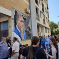 Prvi mural novinaru u Nišu: Sećanje na Milorada Doderovića [VIDEO]