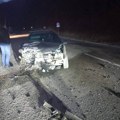 Delovi vozila rasuti svuda po putu: Težak sudar dva automobila kod Kokinog broda, oglasio se očevidac (Foto)