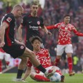 Frankfurt odneo bod iz Majnca, došao na korak od Lige šampiona, a rivala od iste udaljio