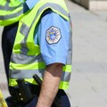 Pripadnici tzv. kosovske policije cepali plakate sa srpskom trobojkom u Kosovskom Pomoravlju