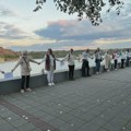 (FOTO) "Lanac pravde" duž Keja: Novosađani poručili da ne pristaju na izmene Krivičnog zakonika