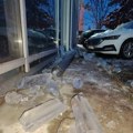 Zaleđeni oluk pao sa zgrade u centru Kraljeva