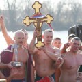 Vera, hrabrost i tradicija na plivanju za Časni krst na Bogojavljenje: Euronews u Čačku, Beogradu i Crnoj Gori