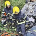 Стрепња на путу за Медну: Ватрогасци-спасиоци секли смрскано возило да спасу заробљену особу!