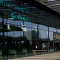 Dramatični snimak: Ogroman požar kod aerodroma u Londonu, izgorelo 140 vozila! Uhapšen osumnjičeni piroman