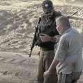 Izraelski vojnici objavili snimak kako pomažu starom Palestincu a kasnije ga pogubili