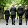 Koliko se nosi crnina i da li se slavi slava u slučaju smrti člana porodice? Sveštenik objašnjava šta kaže crkva u ovom…