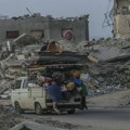 Stanje u Rafi sve neizvesnije; otvorena vatra na vozilo UN