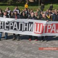 Protest prosvetara ispred zaključane Školske uprave, studenti dezinfikovali Kulturni centar Zrenjanina [FOTO] Prosvetari i…