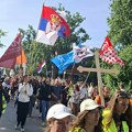 Studenti peške krenuli iz Novog Sada na protest u Suboticu