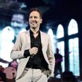 Peđa Jovanović rasplamsao Spens! Emocije, ovacije i glas koji dira dušu! Novi Sad u suzama i pesmi: Nakon Skoplja osvojio i…