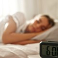 Budite se svako jutro u isto vreme bez alarma? Psiholozi tvrde da je ovo razlog