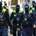 Sirijac napao putnike sekirom i čekićem! Nastao je haos, ima ranjenih, putnici zaustavili voz, skočili na napadača! Užas u…