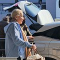 (Video) Jedva hodala i držala se za ogradu Vesnu Zmijanac usnimili smo pre 3 meseca na aerodromu u Beogradu