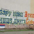 U Pančevu grafit "Pazaru novi Vukovaru, Sjenice druga Srebrenice": Građanka kaže da su ga "čuvala" maloletna lica