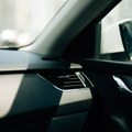 Miris novog automobila mnogima prija, ali stručnjaci upozoravaju da može da bude štetan